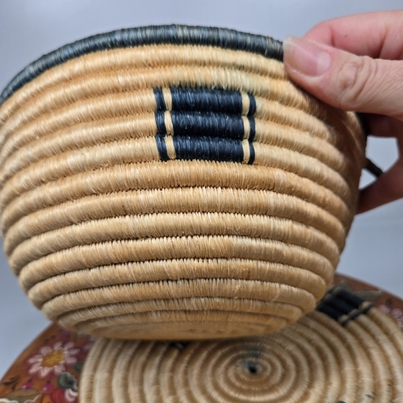 Vintage African Hand‎ Woven Coil Basket/Bowl and Trivet Natural Rattan Primitive - Picture 10 of 17